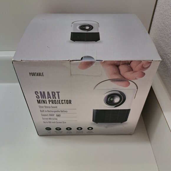 Portable Built-in Battery Smart Full HD Projector Apple and Android supported - Picture 3 of 3